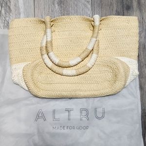 NWT Altru straw bag with tassels
